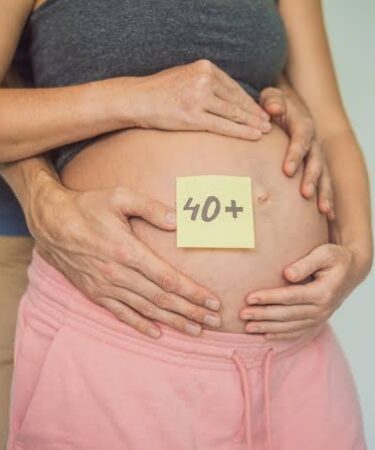 mujer en embarazo en los 40s