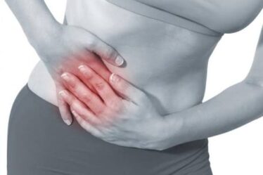 mujer con apendicitis