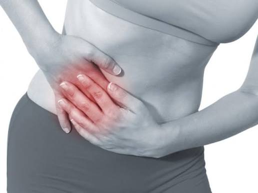 mujer con apendicitis